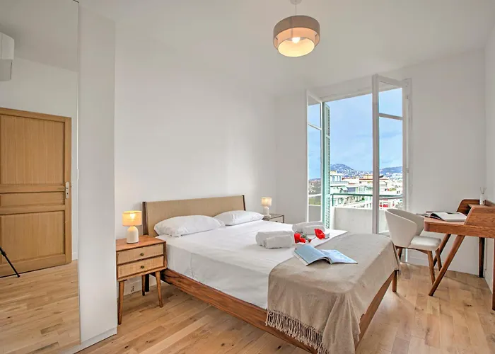 Modern With View - Happy Lejlighed *